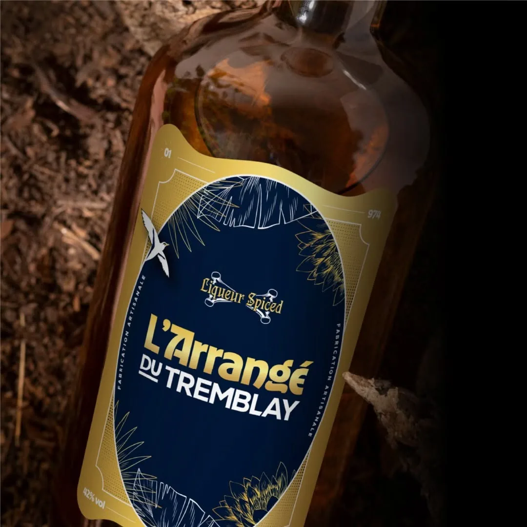 Bouteille de L'Arrangé du Tremblay, étiquette bleue